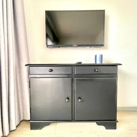 شقة Apt, With Wifi, Kitchen, Heated Pool, Cristianos Beach, Shopping لوس كريستيانوس