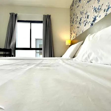 شقة Apt, With Wifi, Kitchen, Heated Pool, Cristianos Beach, Shopping *