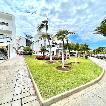 Apt, With Wifi, Kitchen, Heated Pool, Cristianos Beach, Shopping شقة *