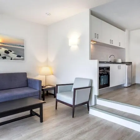 Apt, With Wifi, Kitchen, Heated Pool, Cristianos Beach, Shopping شقة *