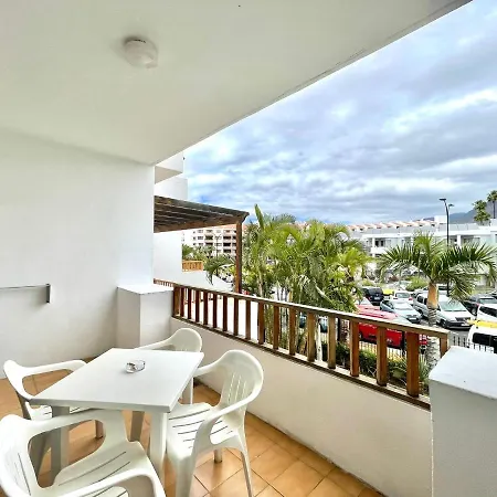 Apt, With Wifi, Kitchen, Heated Pool, Cristianos Beach, Shopping 公寓 *