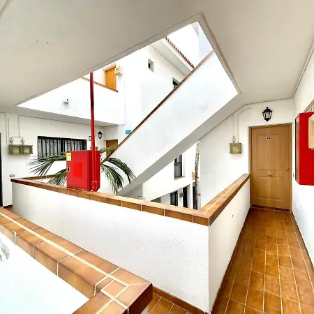 Apt, With Wifi, Kitchen, Heated Pool, Cristianos Beach, Shopping 公寓 *